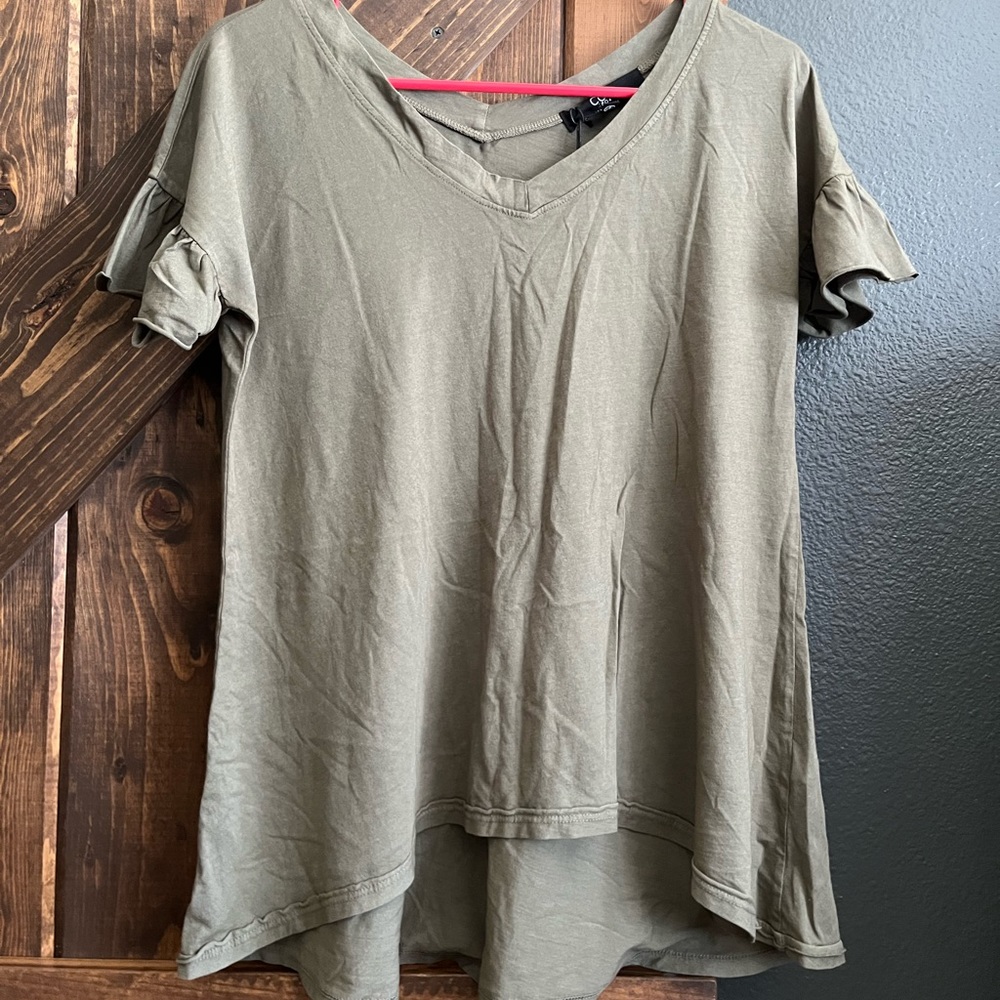 Brand new. COIN 1804 Los Angeles Khaki Ruffle Tshirt